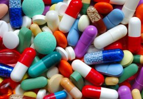 : Pills and capsules macro