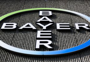 Markus Schreiber: The Bayer AG corporate logo is displayed on a building of the German drug and chemicals company in Berlin, Germany, Monday, May 23, 2016. German drug and chemicals company Bayer AG announced Monday, May 23, 2016 that it has made a US$ 62 billion offer to 