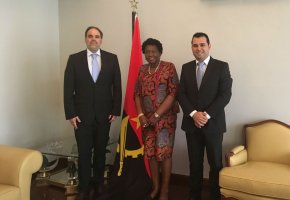 UA: Da esq. para a dta. : Pró-Reitor Osvaldo Pacheco (UA), Ministra das Pescas de Angola, Dra. Vitória de Barros Neto, e Doutor Rui Rocha (UA).