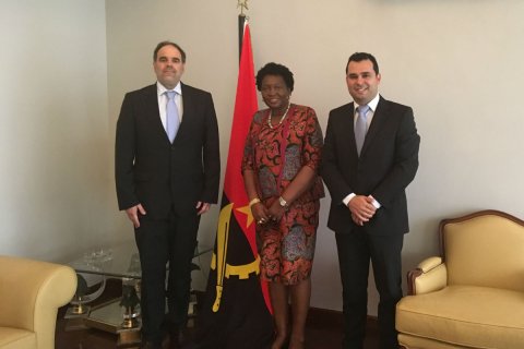 UA: Da esq. para a dta. : Pró-Reitor Osvaldo Pacheco (UA), Ministra das Pescas de Angola, Dra. Vitória de Barros Neto, e Doutor Rui Rocha (UA).