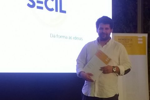 : Joel Dinis com o diploma