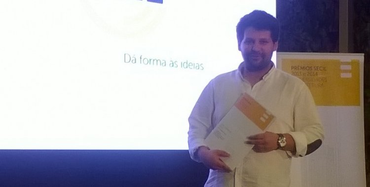 : Joel Dinis com o diploma