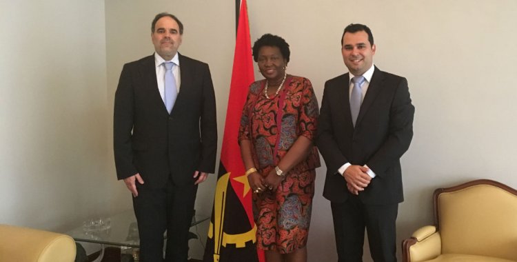 UA: Da esq. para a dta. : Pró-Reitor Osvaldo Pacheco (UA), Ministra das Pescas de Angola, Dra. Vitória de Barros Neto, e Doutor Rui Rocha (UA).